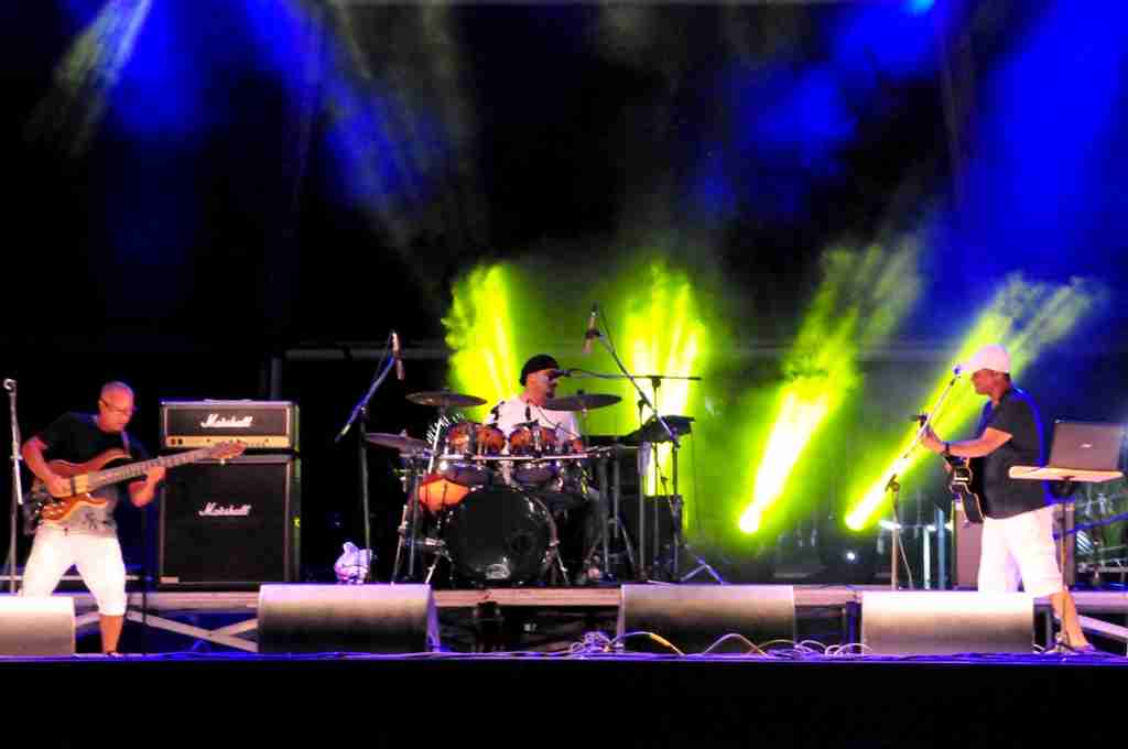 Caraguatatuba prepara shows com músicos locais e espera 150 mil turistas no feriado da Padroeira do Brasil