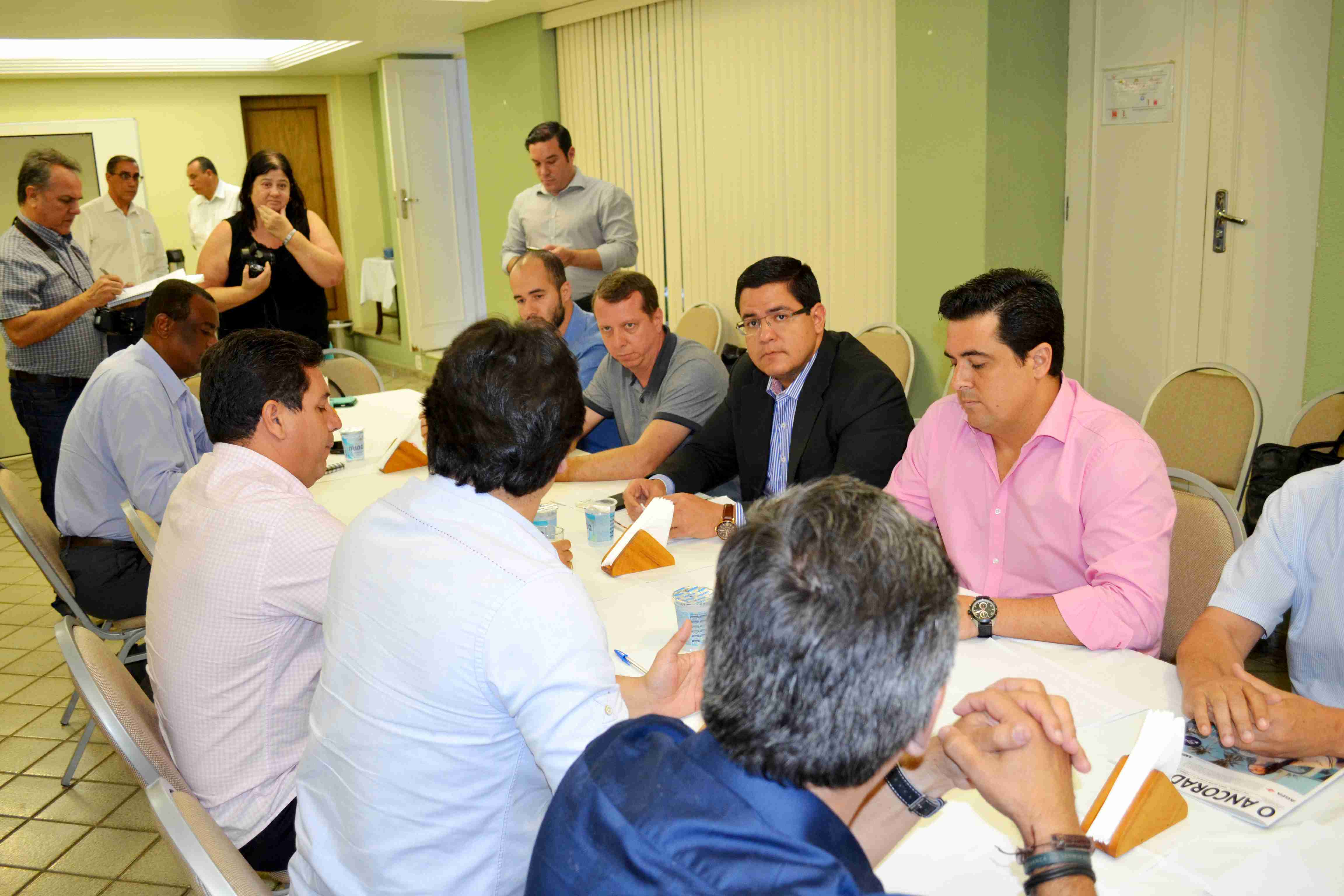 Prefeitos do LN se reúnem em Caraguá para discutir criação de Agência Reguladora de Saneamento (Fotos: Acácio Gomes/PMC)