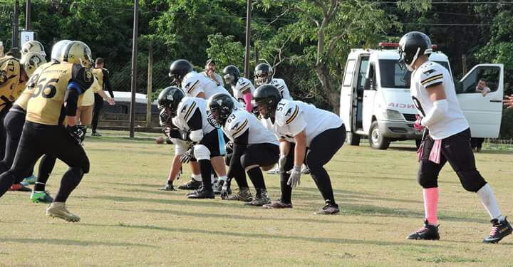 Time de futebol americano de Caraguatatuba vence partida em São