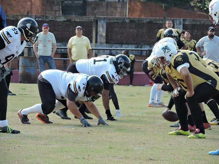 Time de futebol americano de Caraguatatuba vence partida em São