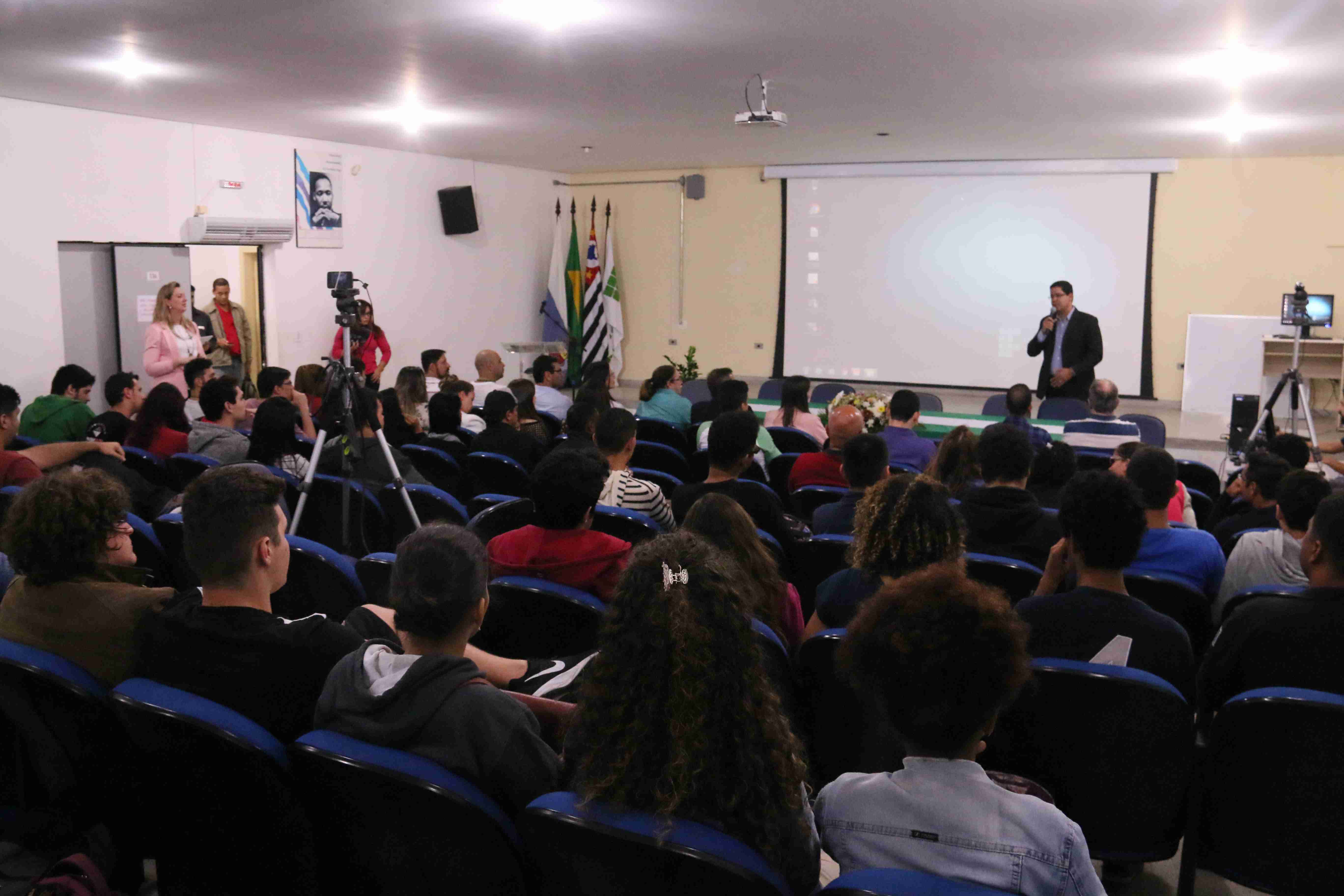 Prefeito ministra palestra sobre “Smart City” na Semana de Ciência e Tecnologia do IF (Fotos: Lucas Camargo/PMC)
