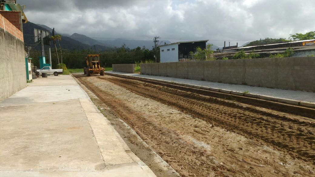 Prefeitura trabalha no nivelamento de ruas da Tabatinga  (Fotos: Divulgação)