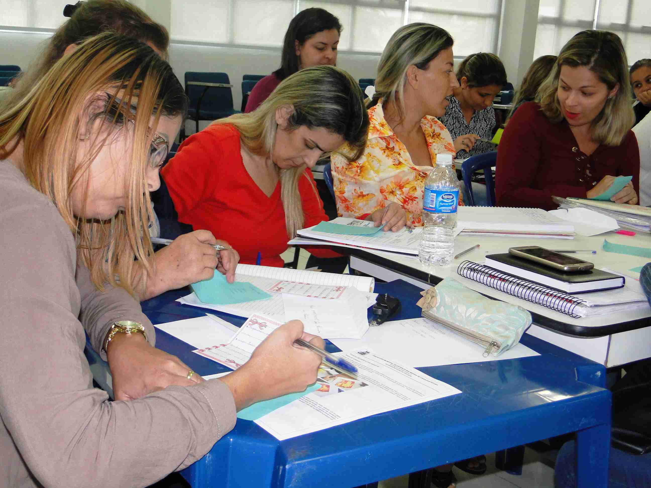 Coordenadores pedagógicos da Educação Infantil participam de avaliação e oficina de aquarela 
