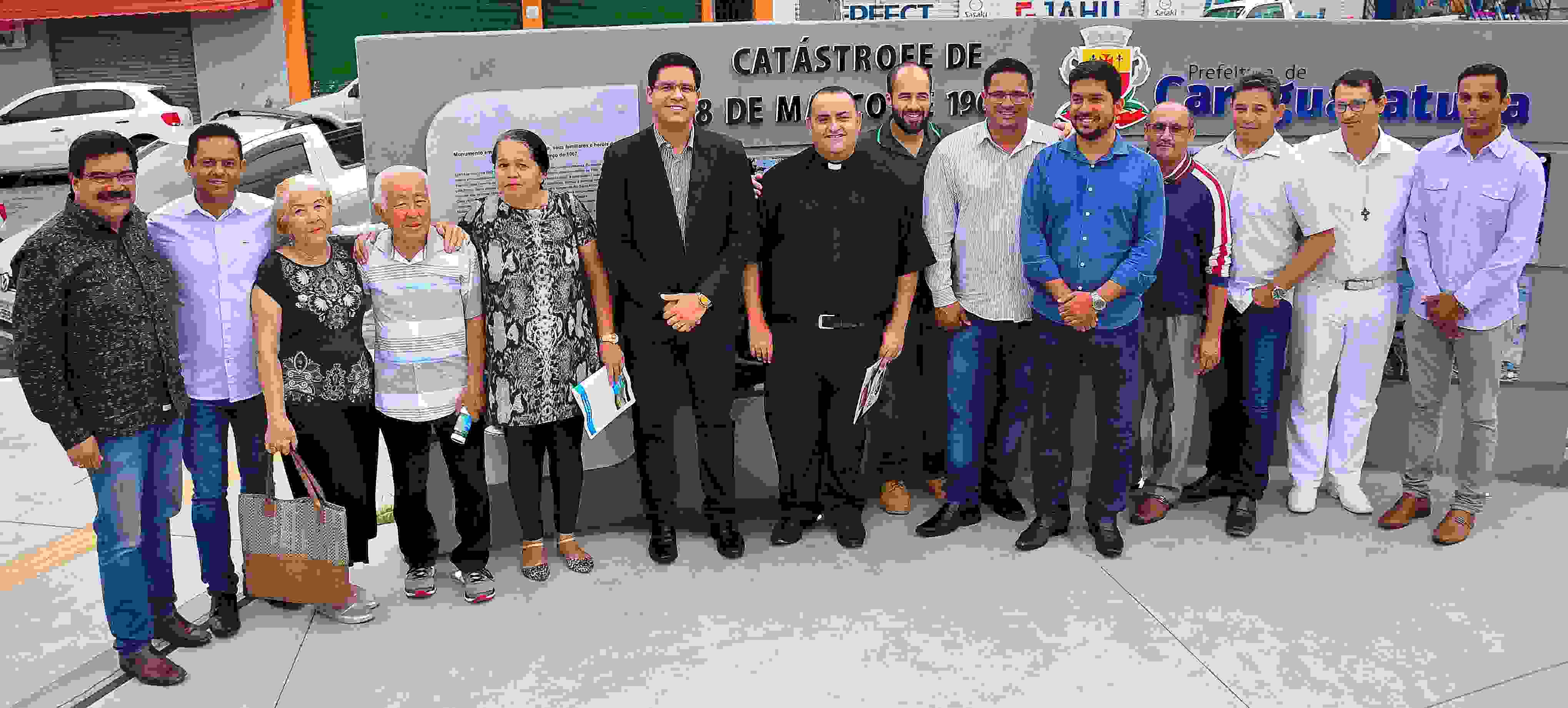 Entrega da nova Praça da Bíblia reúne autoridades religiosas e parentes de vítimas da catástrofe de 67 (Fotos: Cláudio Gomes)