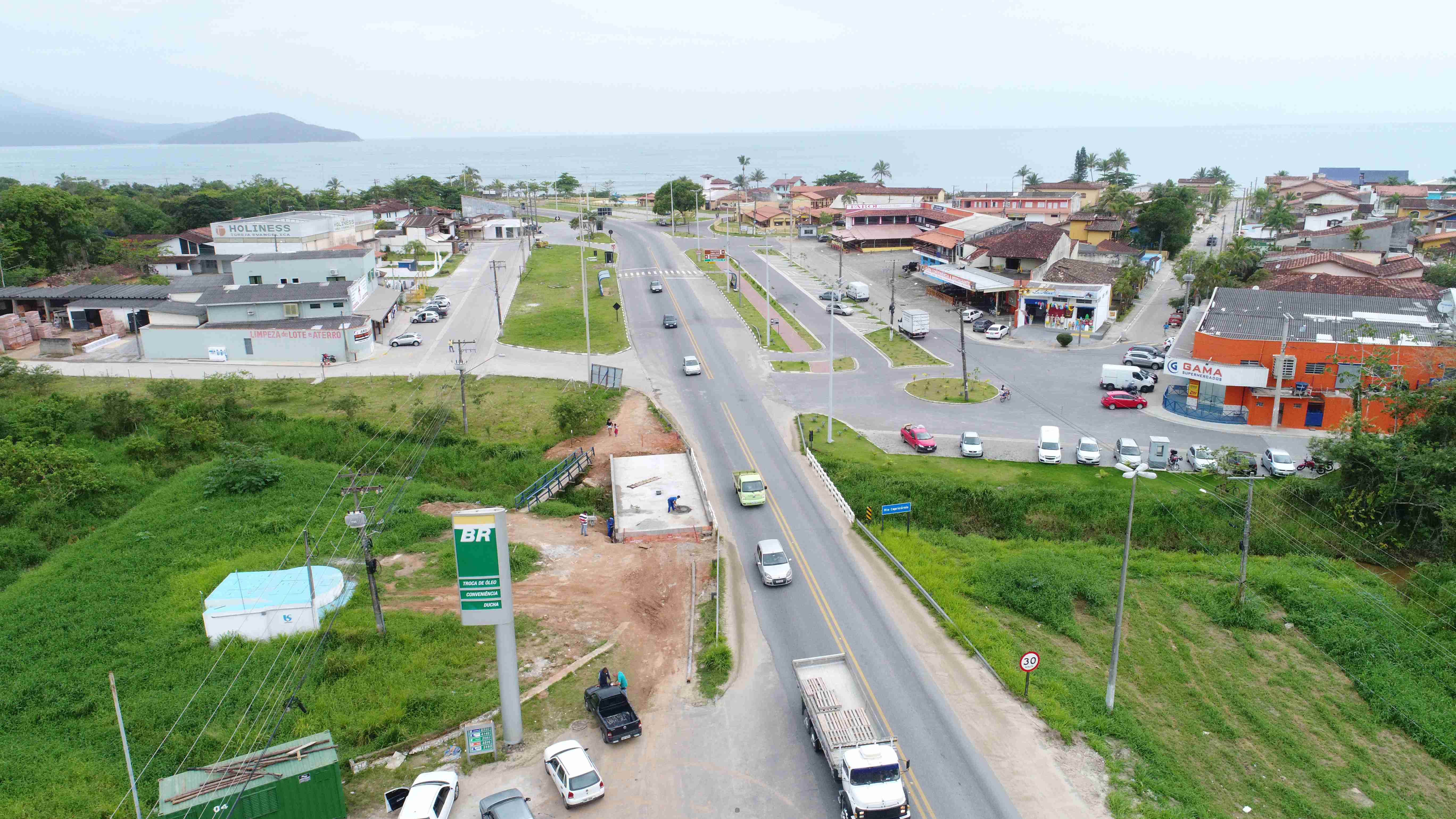 Prefeitura prepara entrega de ponte e esquema para melhor fluidez na SP-55 durante a alta temporada (Fotos: Cláudio Gomes/PMC)