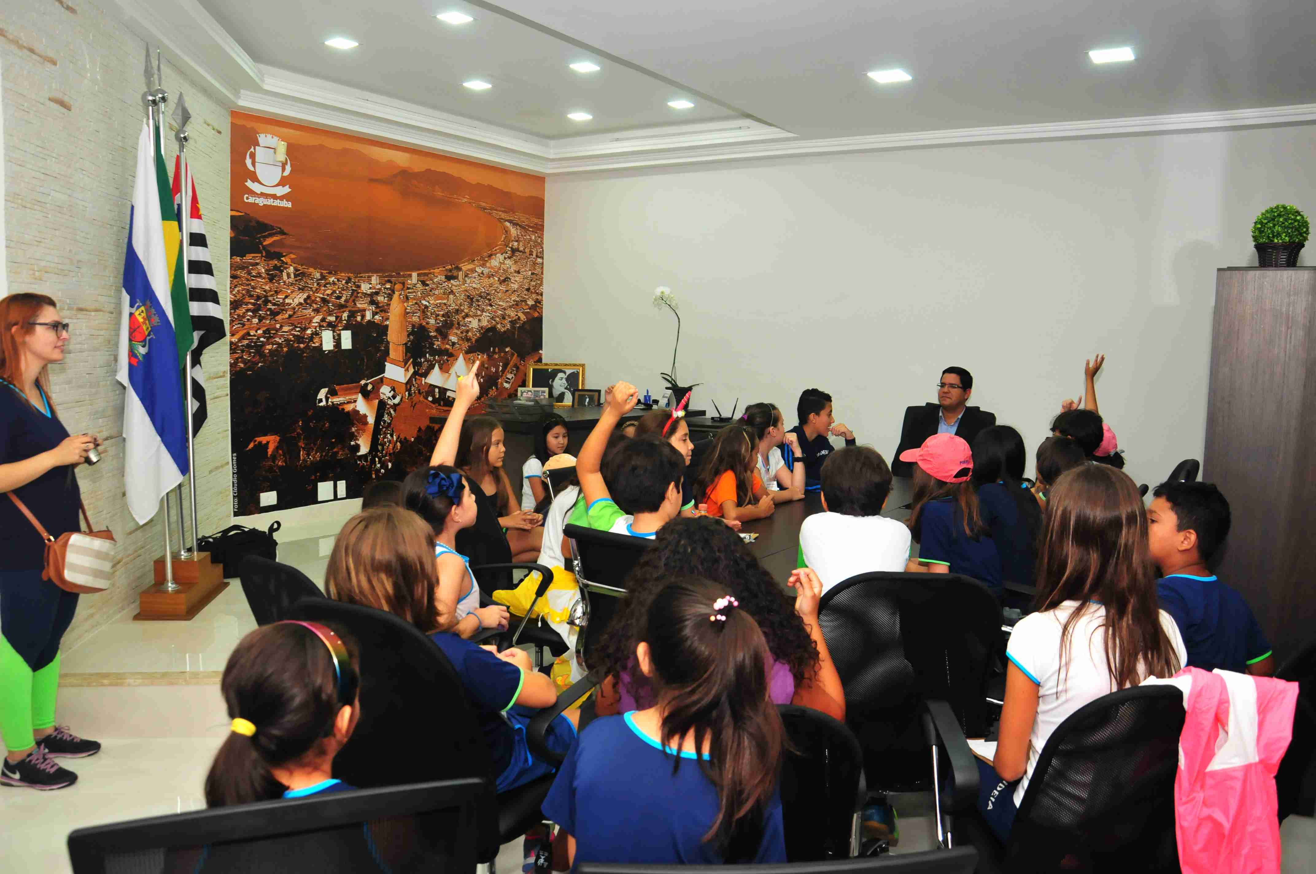 Alunos do Paidea visitam gabinete do prefeito (Fotos: Luís Gava/PMC)