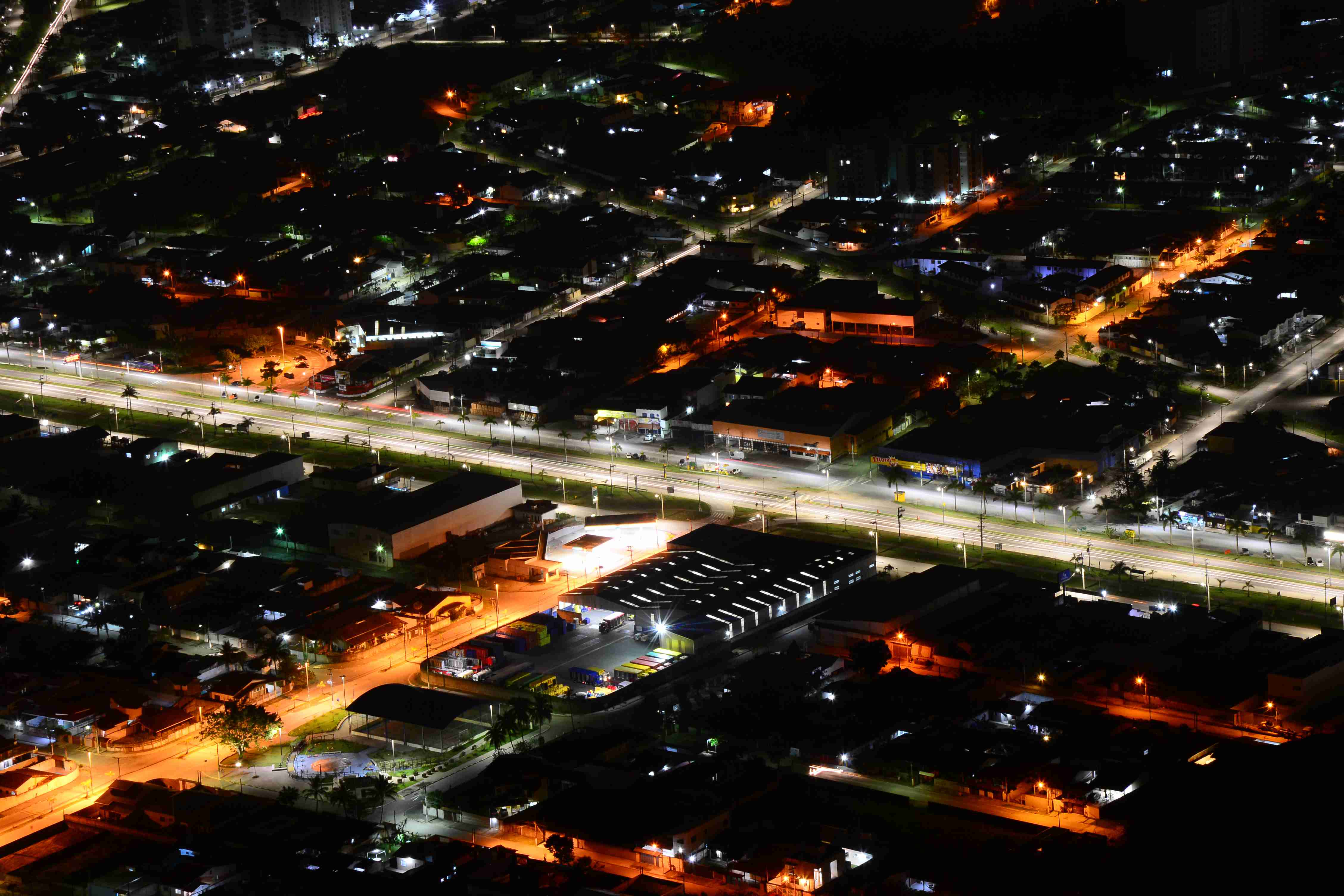 Caraguatatuba ganhará 13 mil novas luminárias de LED em 2018 (Fotos: Cláudio Gomes/PMC)