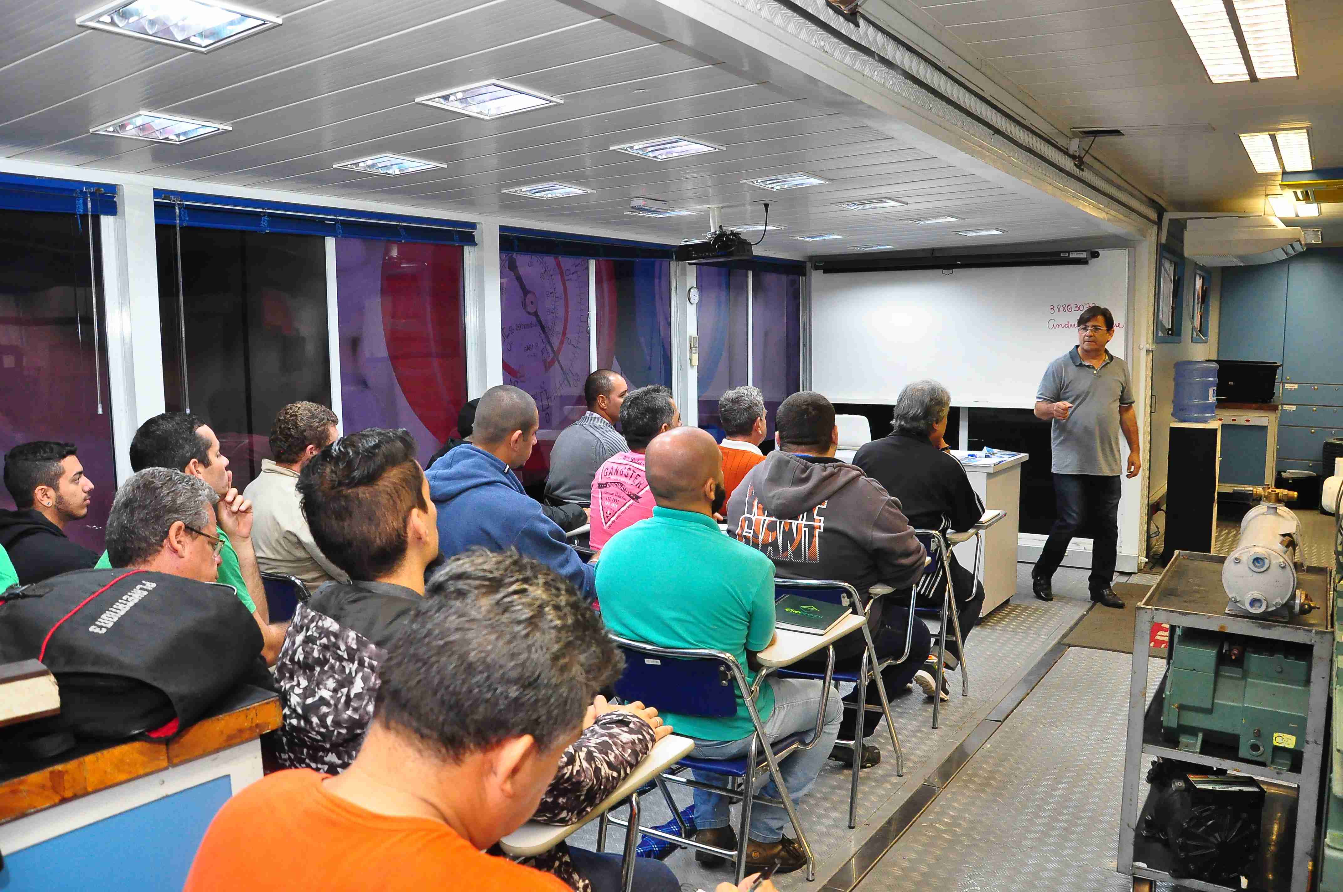 Fundo Social de Caraguatatuba inicia na segunda curso de auxiliar de instalador de condicionador de ar (Fotos: Luís Gava/PMC)