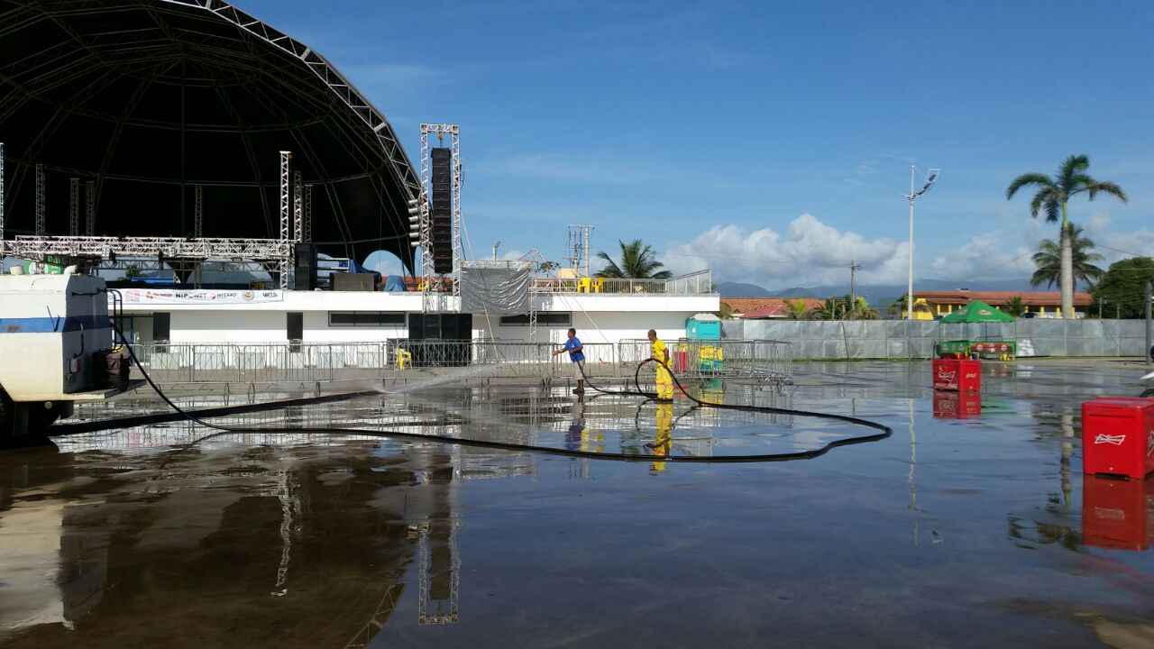 Prefeitura retira 2,5 toneladas de lixo após o show no Porto Novo