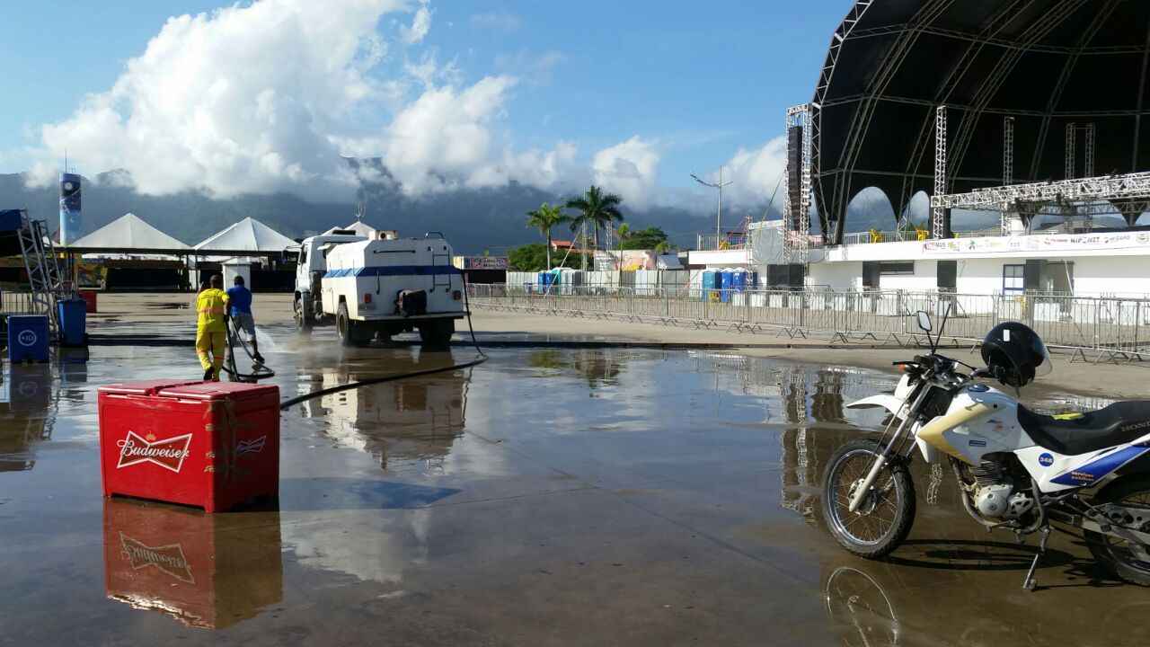 Após shows, equipes de limpeza da Prefeitura entram em ação (Fotos: Divulgação)