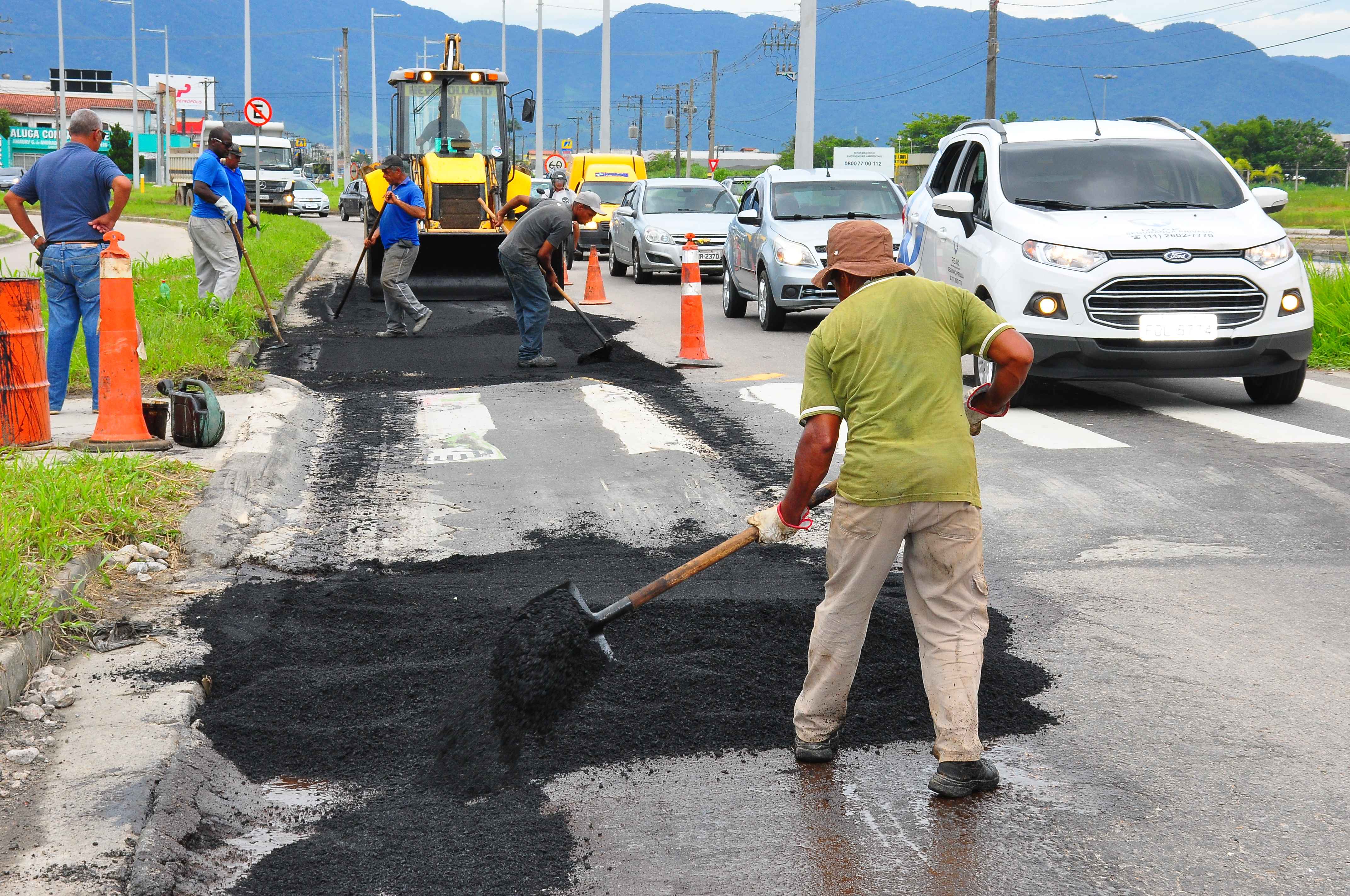 Prefeitura de Caraguatatuba inicia Operação Tapa Buracos na SP-55