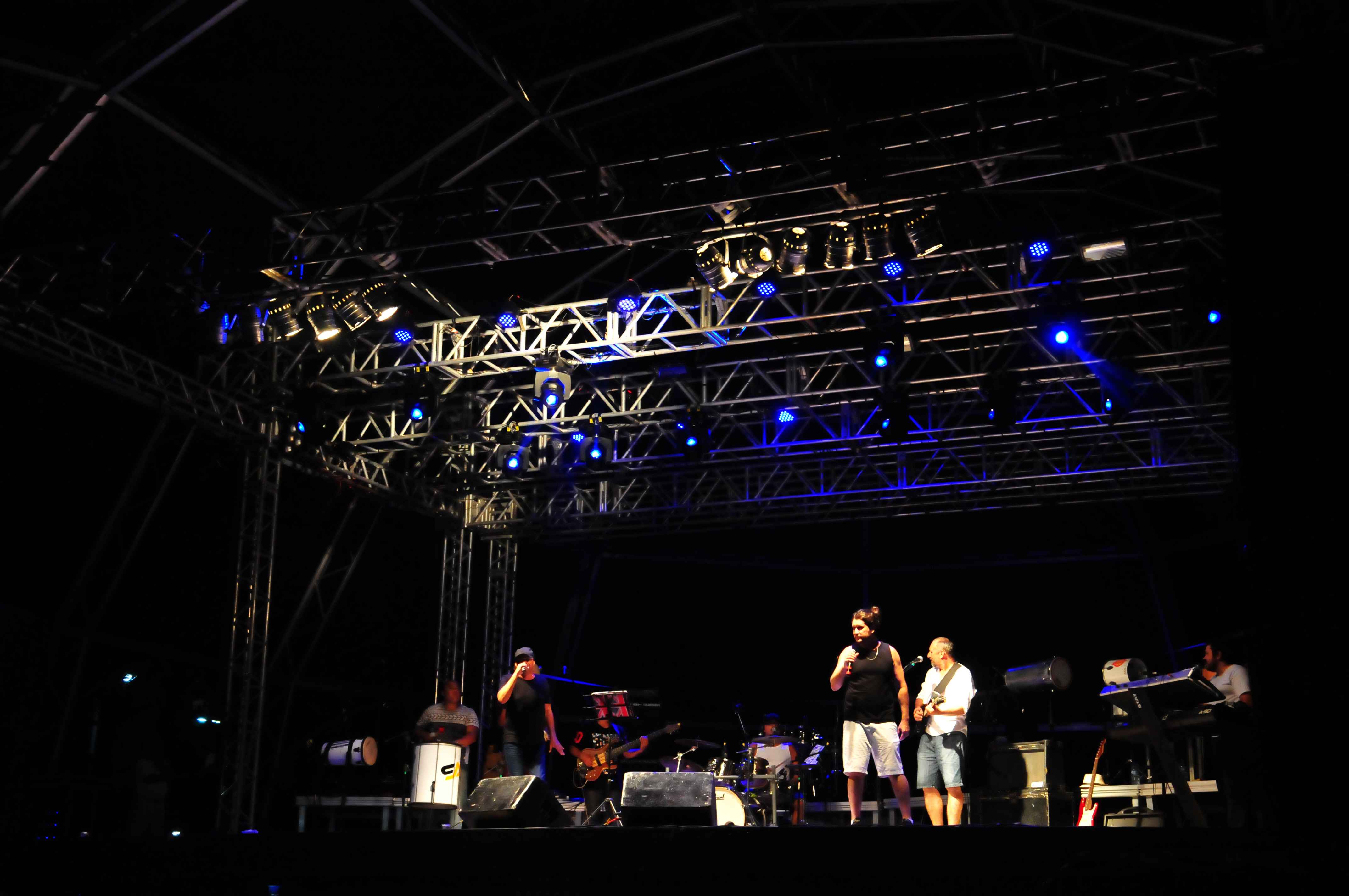 Dudu Nobre leva muito samba ao palco do Fest Verão Caraguá