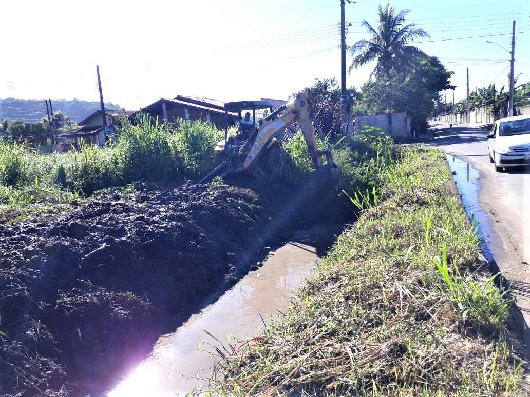 Prossegue a limpeza de canais na Massaguaçu para facilitar drenagem das chuvas