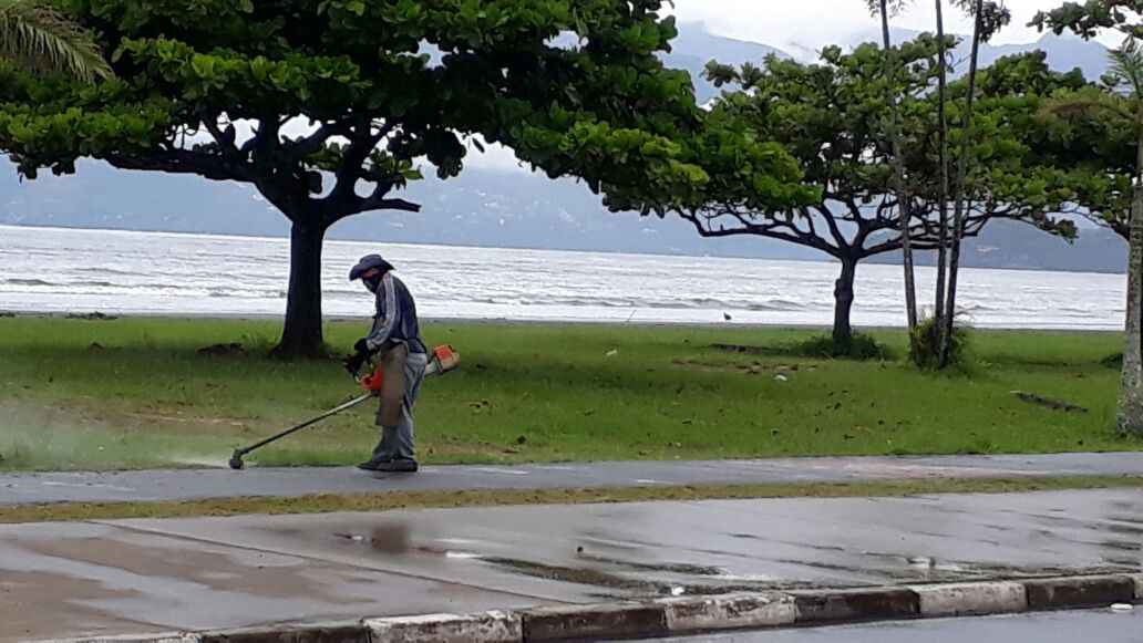 Após as chuvas, Prefeitura intensifica limpeza de praias (Fotos: Divulgação)