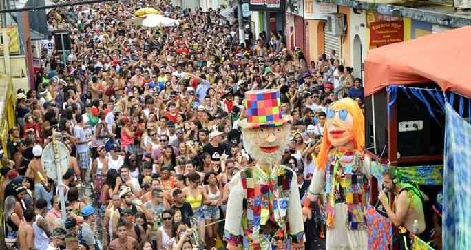 02_09_Bloco Juca Teles anima domingo de Carnaval em Caraguatatuba