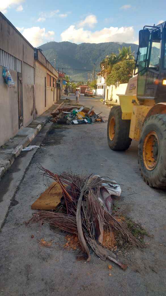 Prefeitura inicia hoje o cascalhamento de rua no Perequê Mirim e finaliza operação bota-fora 