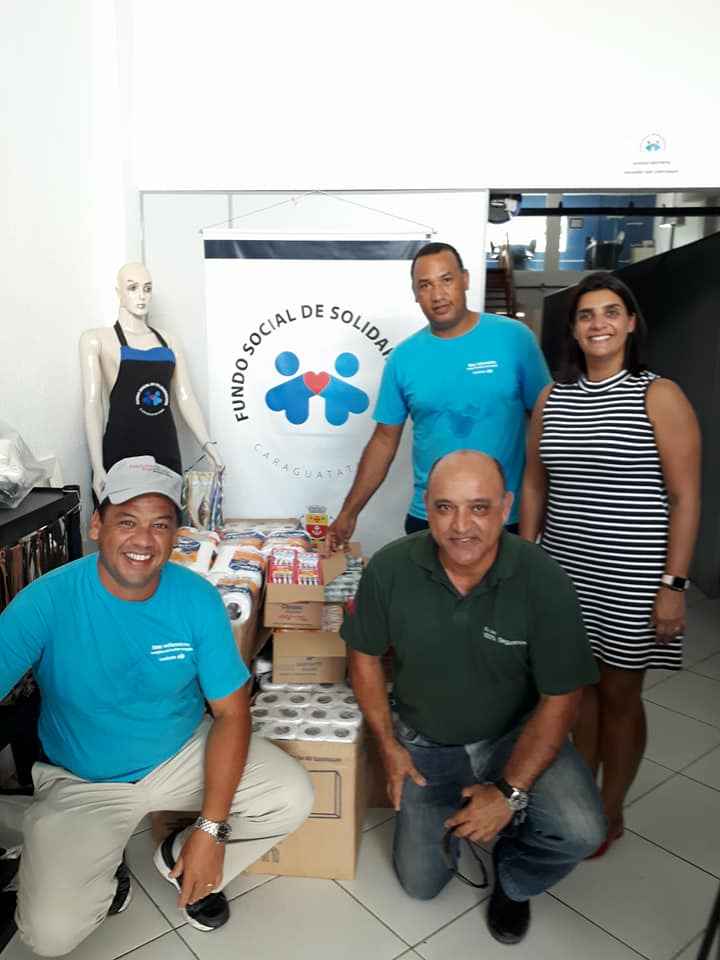 Comunidade do bairro Perequê-Mirim recebe kits de higiene pessoal (Fotos: Cláudio Gomes/PMC)