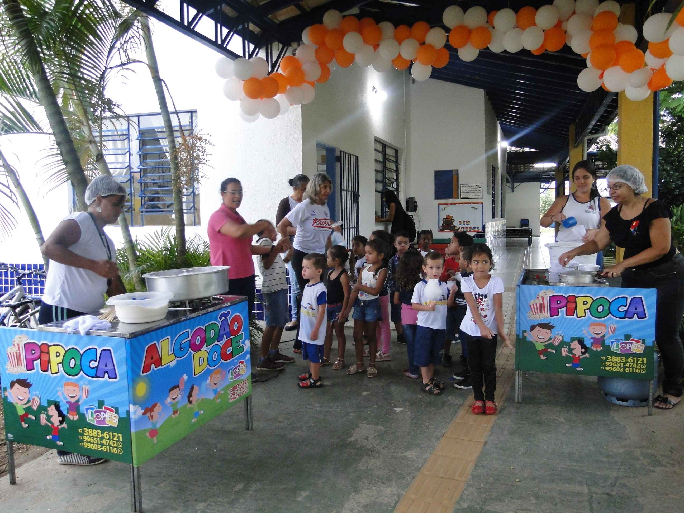  Alunos do Bairro Barranco Alto são recepcionados com festa no primeiro dia do ano letivo (Foto: Cristiane Demarchi/PMC)