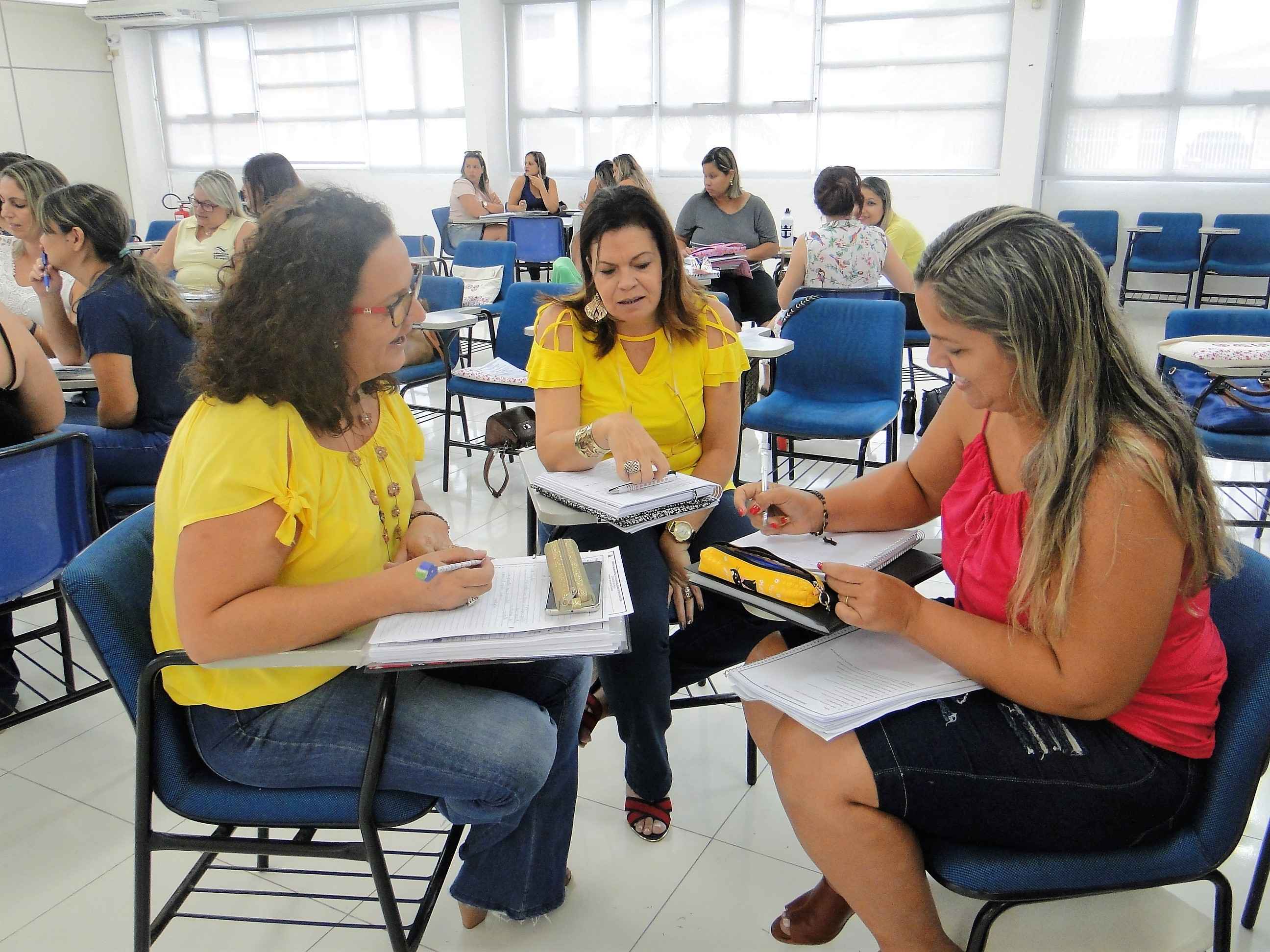 Coordenadores Pedagógicos da rede municipal de Caraguatatuba participam de reunião de planejamento do ano letivo
