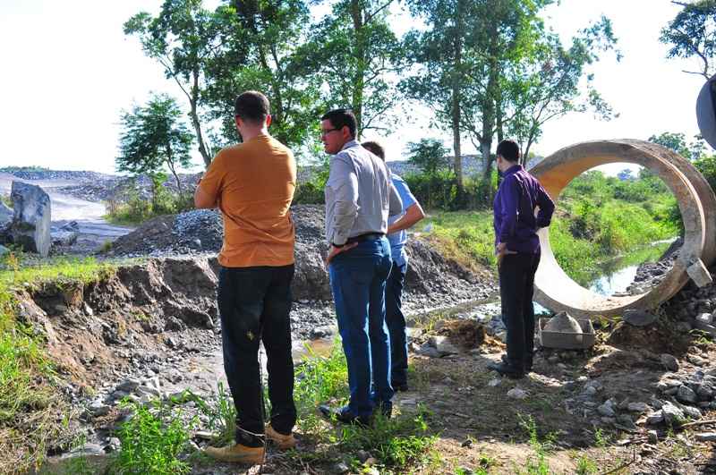 Prefeitura inicia Programa Nosso Bairro no Perequê-Mirim com mutirão de limpeza