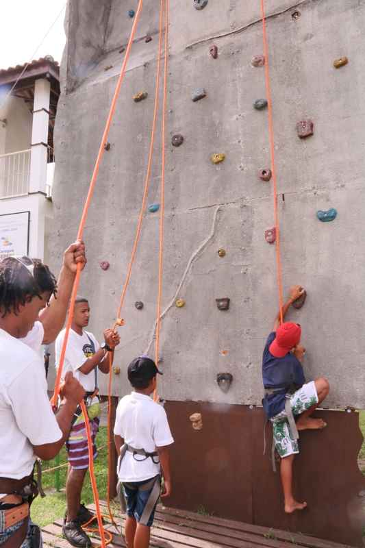 Alunos do Pegorelli participam de atividades no Espaço Aventura