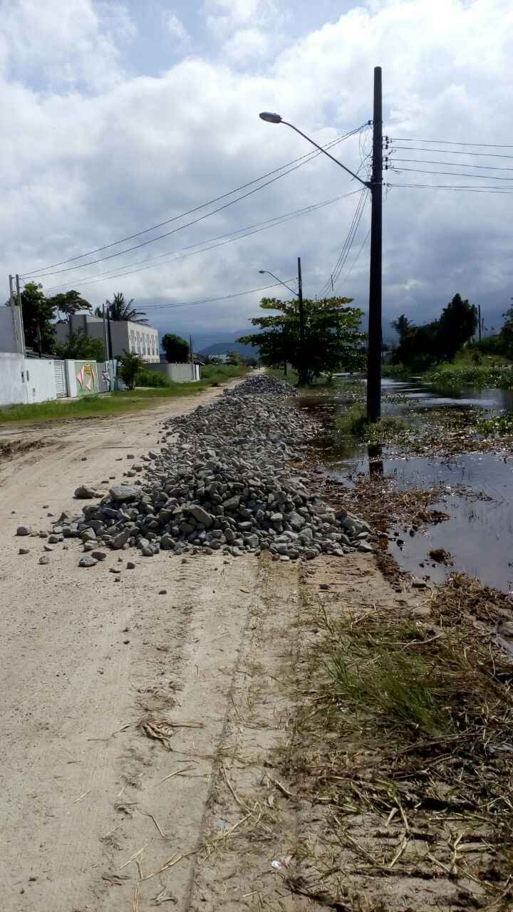 Prefeitura leva obras de nivelamento e cascalhamento para o Balneário dos Golfinhos (Fotos: Divulgação)