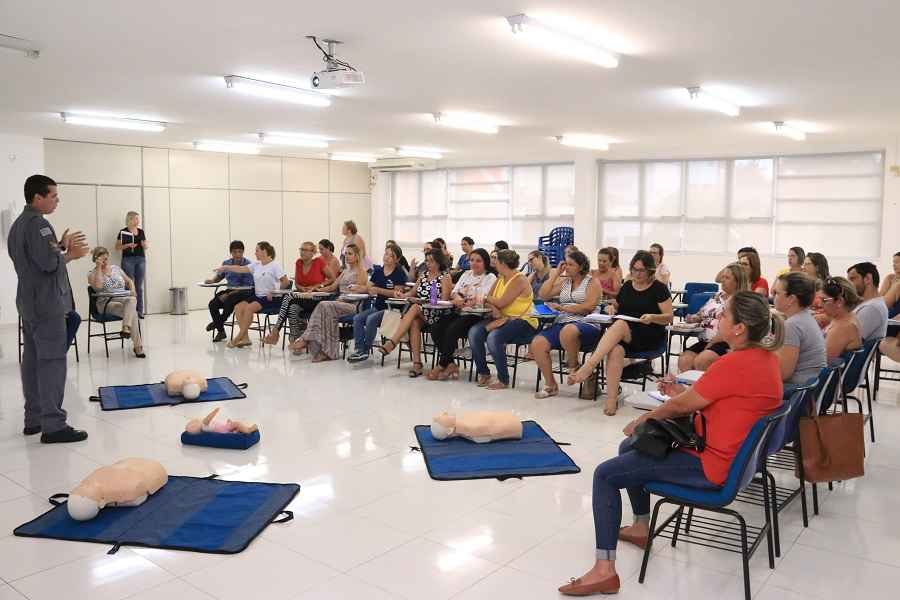 Equipes Gestoras da Rede Municipal de Ensino de Caraguatatuba passam por curso de Primeiros Socorros