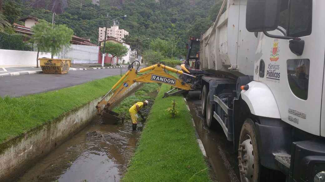 Operação Cidade Limpa está em diversos bairros da cidade