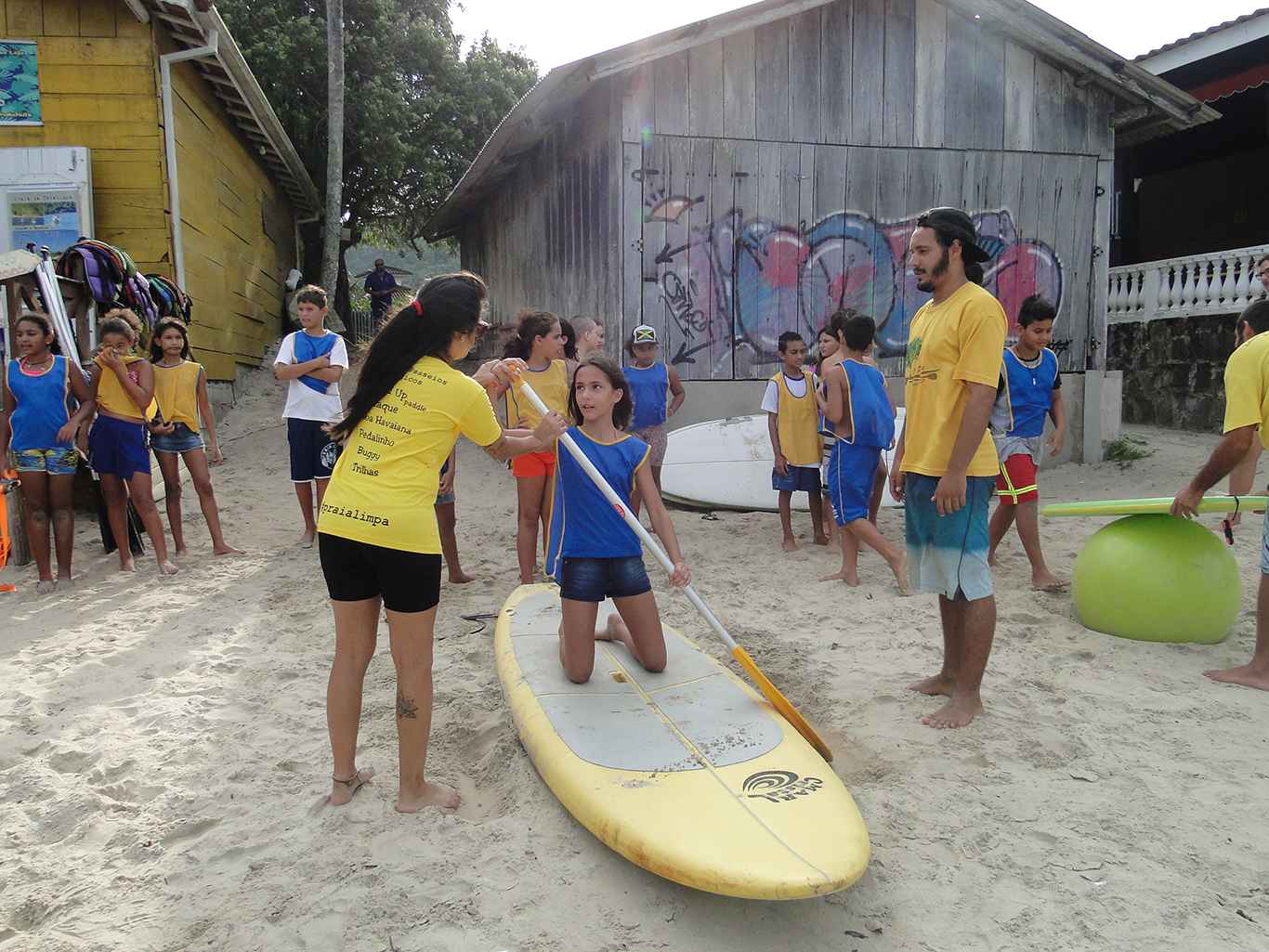 Projeto Rema dá aula de SUP para alunos da EMEI/EMEF do Tabatinga