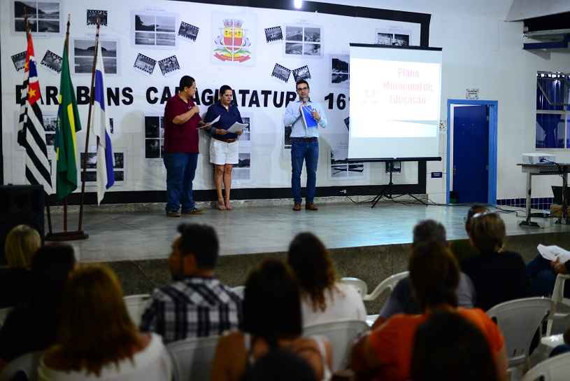 04_09_2018 Secretaria de Educação promove reunião de apresentação do andamento das metas do Plano Municipal de Educação