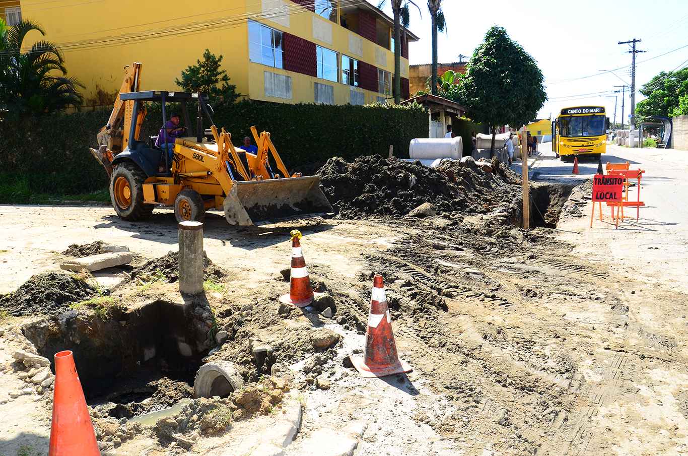 04_27 Obras de drenagem e pavimentação no Perequê Mirim 2