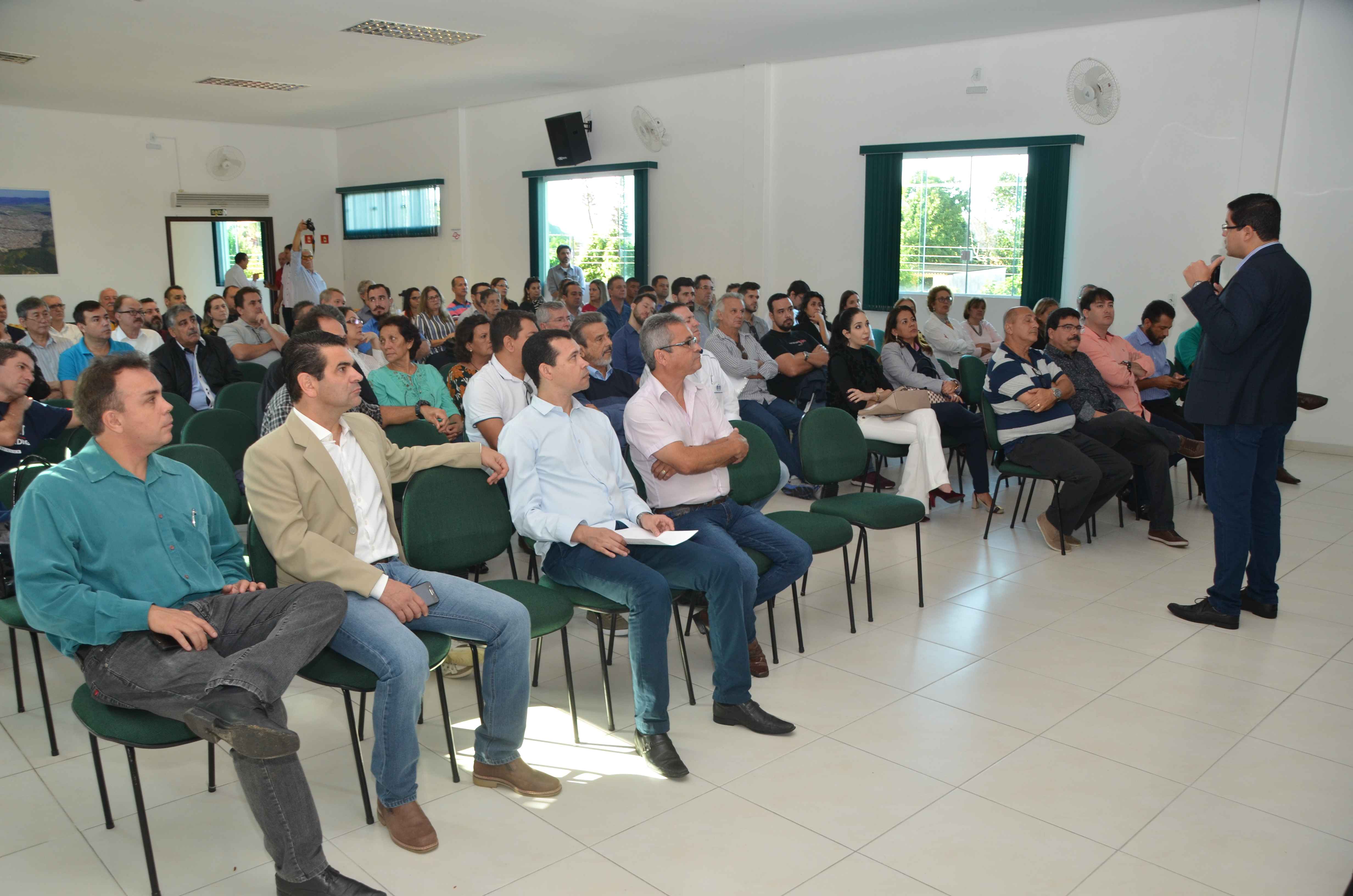 06_19 Encontro na Associação Comercial 1