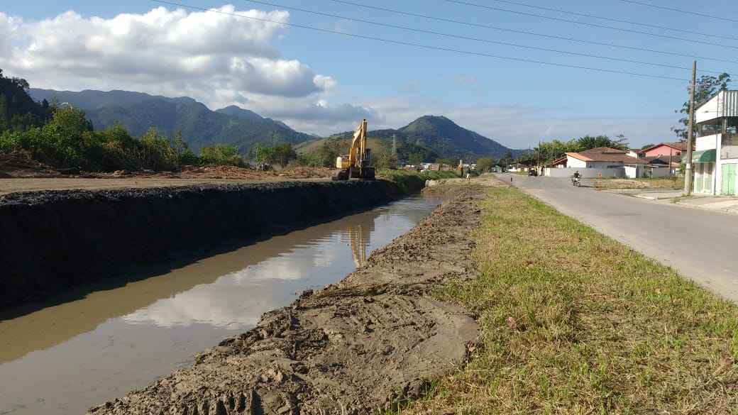 07_12 Desassoreamento da Rio-Santos 1