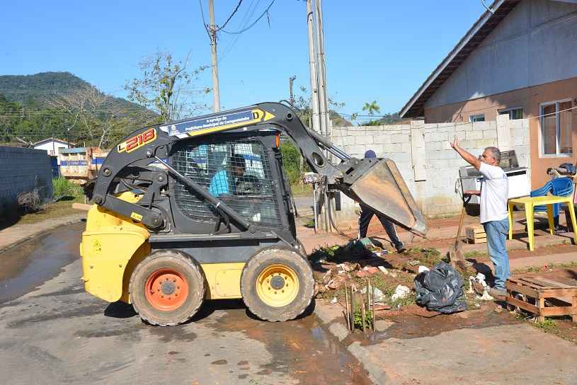 08_30 Operação Cidade Limpa no Resid Getuba 1