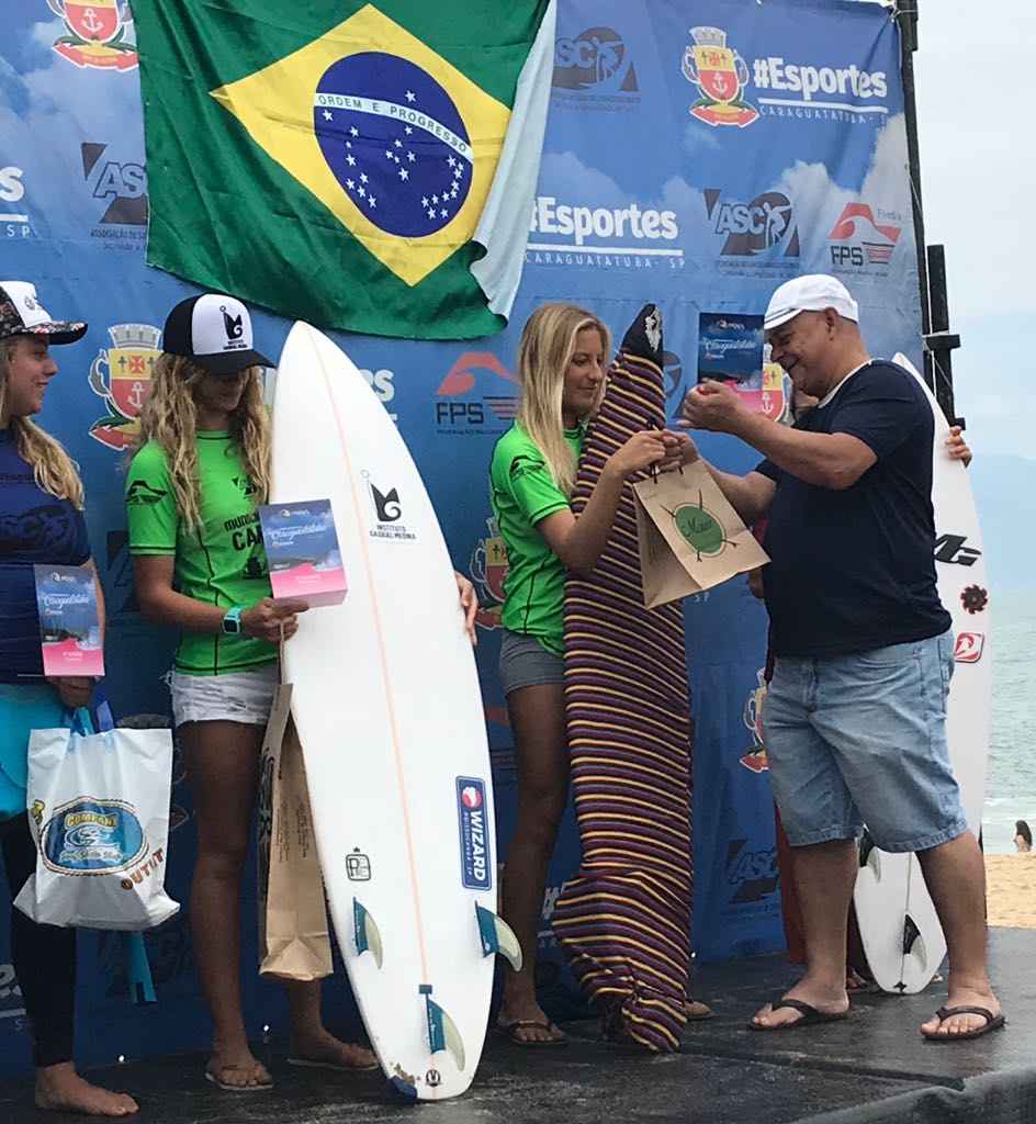 09_09_Surf_Secretário de Esportes premia meninas surfistas