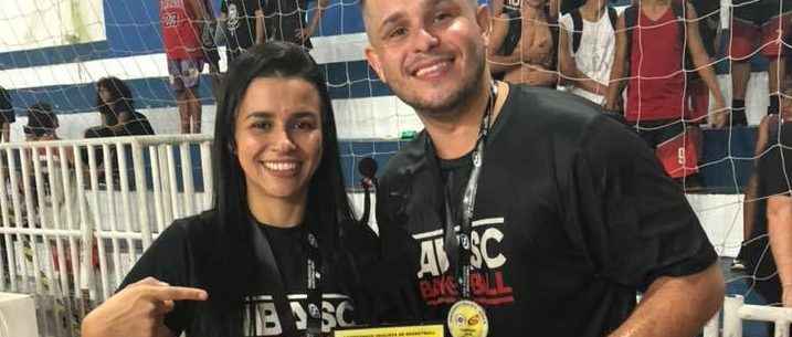 11_03_Tecnicos posam para foto com troféu