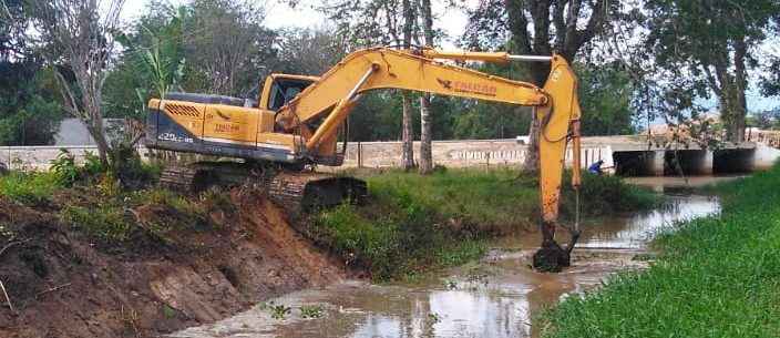 11_30 Limpeza de córrego Rio Claro 2