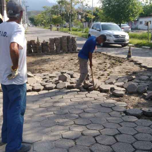 01_02 Assentamento de bloquetes na av. Brasília 1