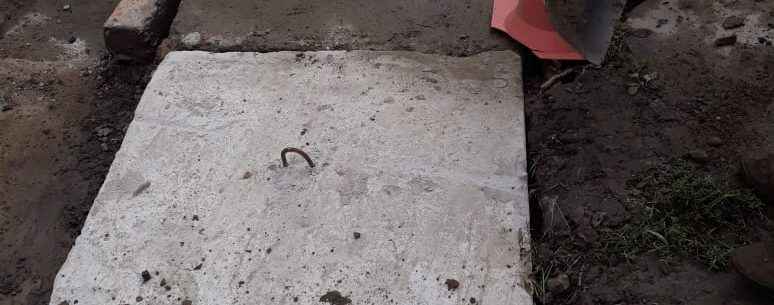 Foto de nova tampa de boca de lobo instalada na rua Foto de nova tampa de boca de lobo instalada na rua