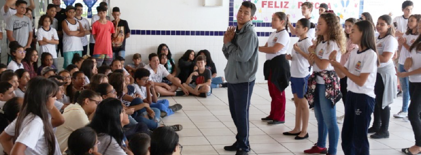 Em Caraguatatuba escola bilíngue para surdos comemora Dia Nacional da Educação para Surdos e Dia de Libras
