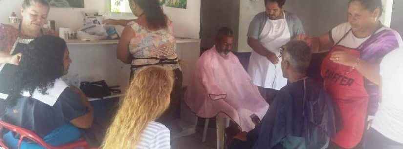 Acolhidos da Casa do Caminho recebem ação de corte de cabelo