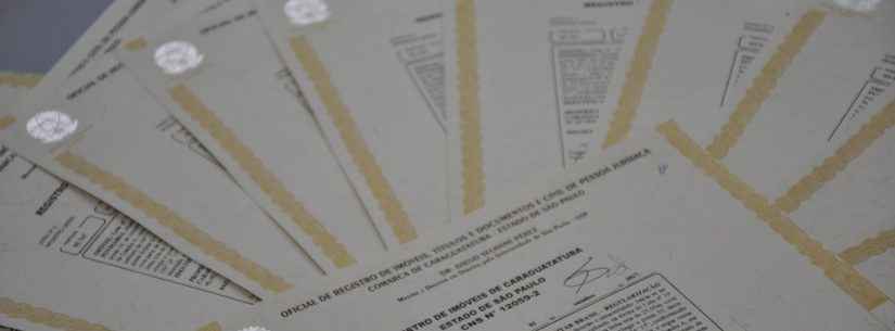 Prefeitura de Caraguatatuba entrega títulos de regularização fundiária do loteamento Coopervap no Jardim Casa Branca