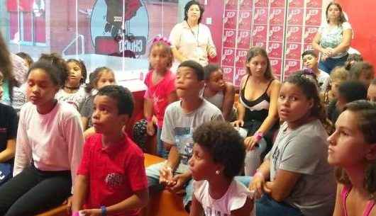Crianças de projetos sociais visitam a Fábrica da Nestlé