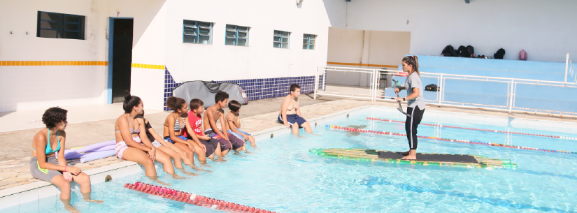 Escola do Jetuba realiza atividade de Stand up paddle com garrafas pet