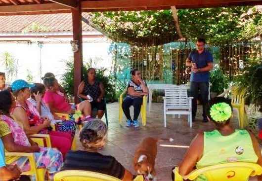 Idosos de Caraguatatuba participam de palestra sobre as práticas de vendas abusivas