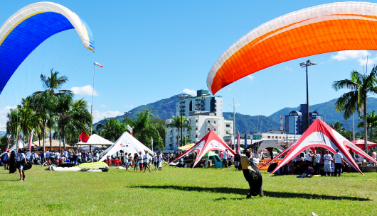 Caraguatatuba realiza Festival de Pilotos de Voo Livre Auracy Mansano