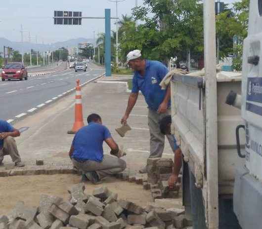 Prefeitura realiza manutenção na Avenida da Praia no centro