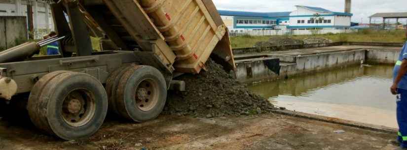 Prefeitura promove aterramento de piscina desativada no Perequê-Mirim