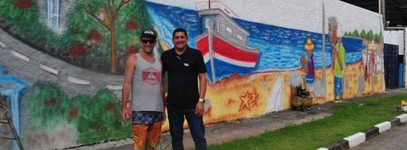 Camaroeiro ganha pintura artística no muro de entrada dos Mirantes da Orla
