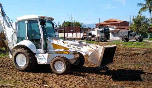 Com apoio do Exército Brasileiro, Prefeitura continua limpeza do Perequê-Mirim